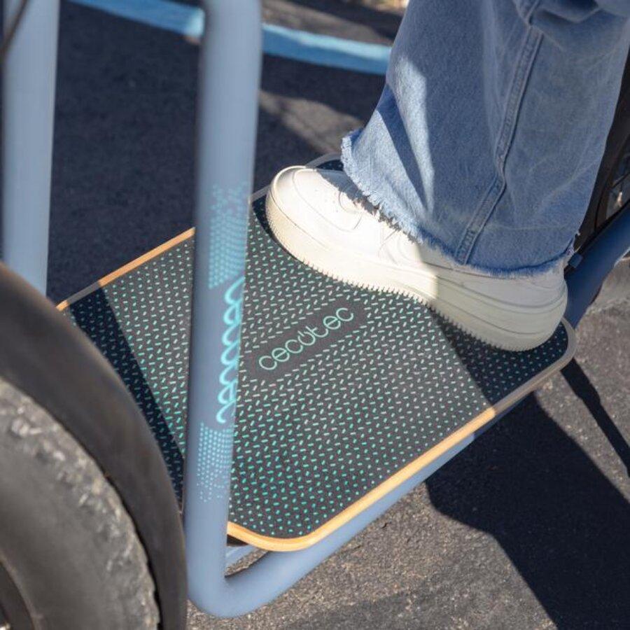 Escooter con motor de 1300 W (1000 W nominal) y autonomía de 60 km - THE G.O.A.T. GROUP